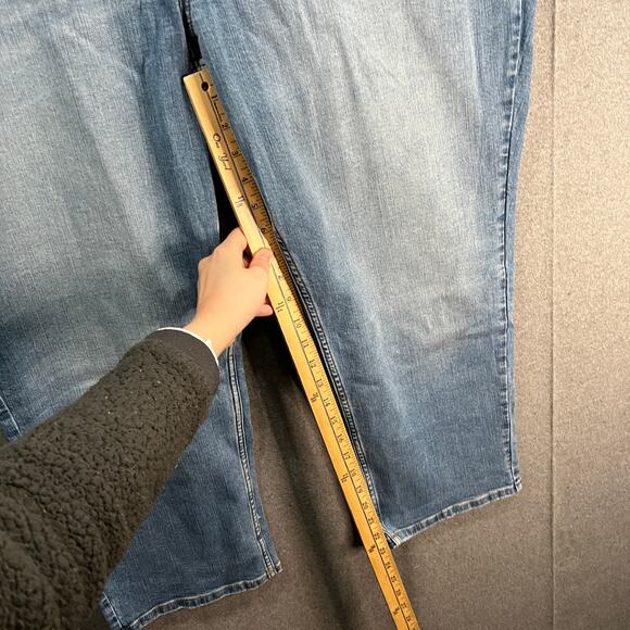 Candace Cameron Bure Cropped Straight Leg Jeans BigSur Med Wash, Plus 26 - Picture 9 of 11